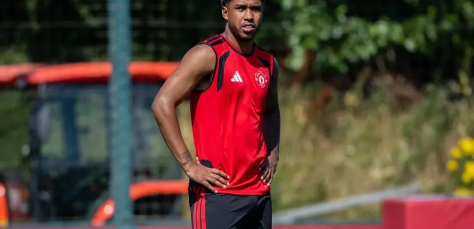 Joueur de Manchester United en entraînement sous le soleil