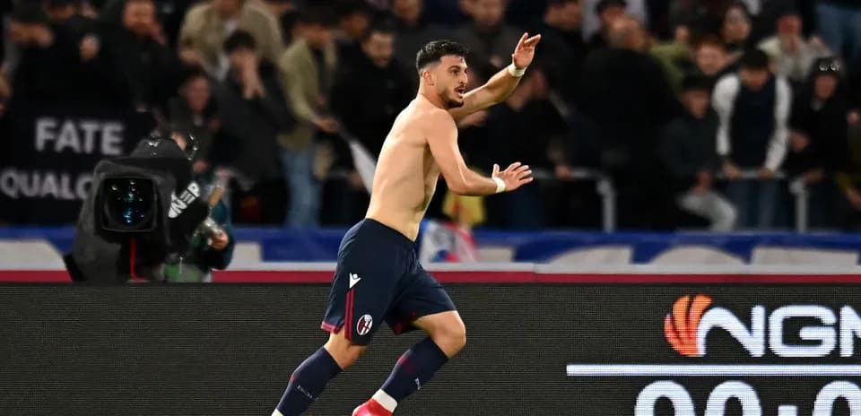 Joueur célébrant un but pour Bologne