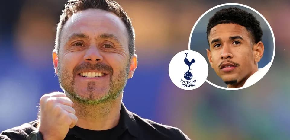 Entraîneur célébrant avec un joueur de Tottenham