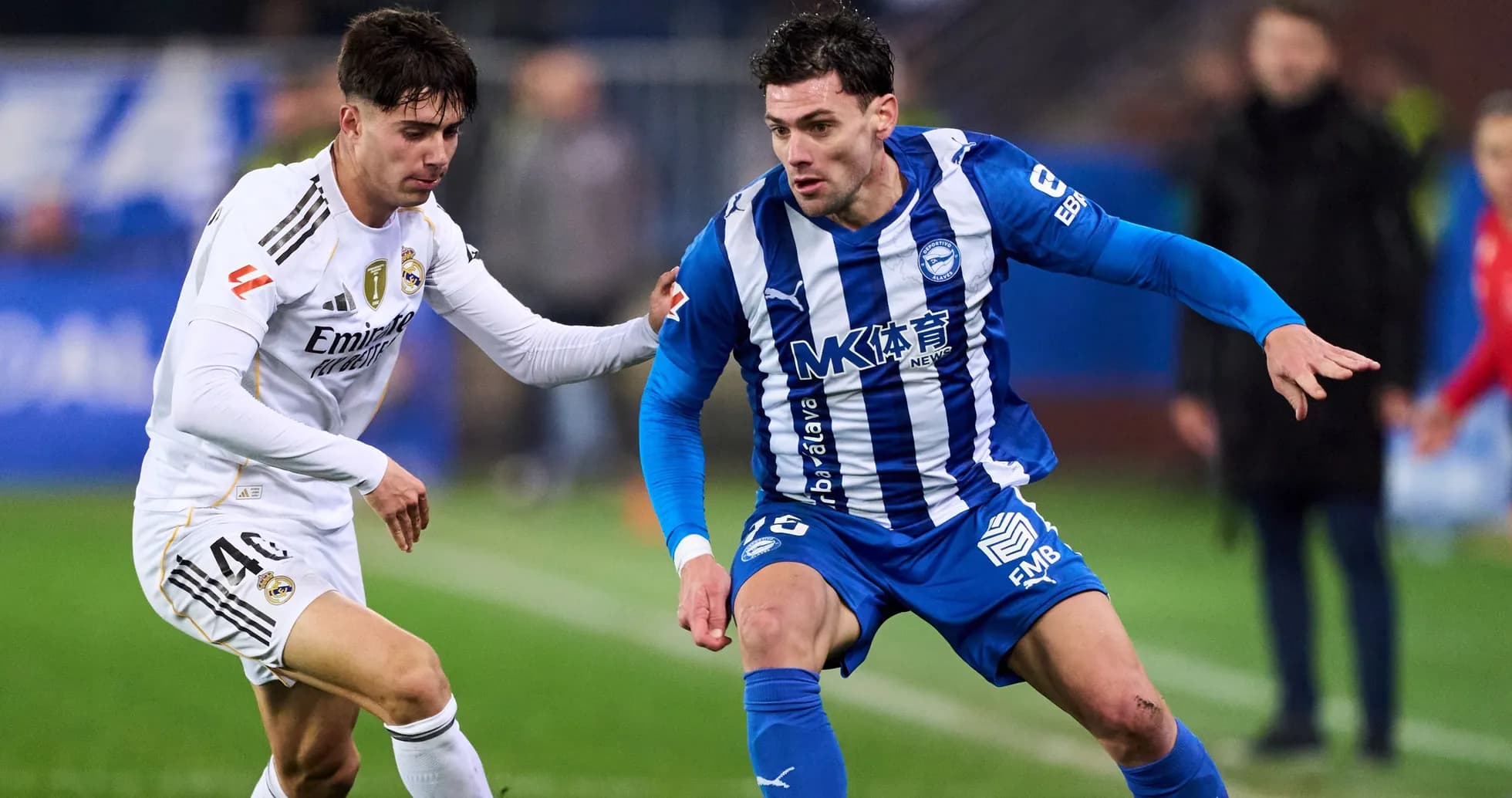Joueurs de football en action lors d'un match