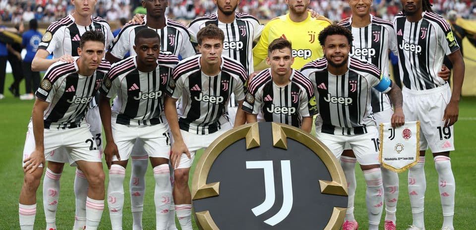 Équipe de la Juventus posant avant le match