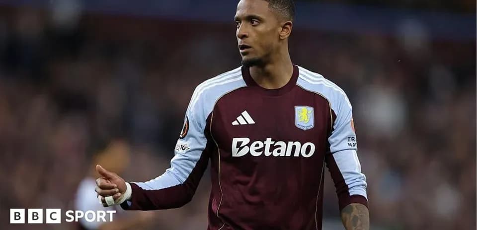 Joueur d'Aston Villa sur le terrain pendant un match