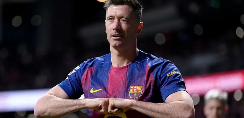 Joueur de Barcelone célébrant un but sur le terrain