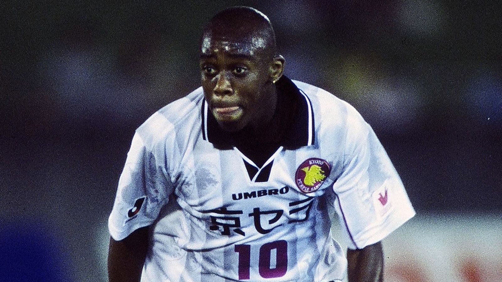 Regis Pitbull, ancien buteur de Corinthians et Vasco, vit dans la rue en proie à une sévère addiction au crack