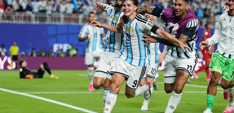 Coupe du Monde 2026 : Julián Álvarez propulse l’Argentine en demi-finale grâce à un but en prolongation face à la Suisse réduite à dix