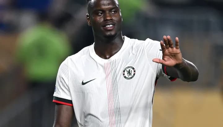 Napoli s'intéresserait à Benoit Badiashile, une porte de sortie pour le défenseur de Chelsea ?