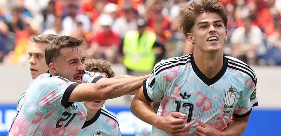 Atalanta fixe à 50 millions d'euros le prix de Charles De Ketelaere, Bayern et PSG en lice