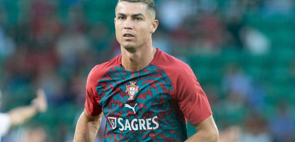 Ange Postecoglou confirme la forme physique et mentale de Cristiano Ronaldo chez Al-Nassr, évitant la polémique avec le Portugal