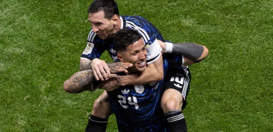 Enzo Fernandez rend un hommage émouvant à Lionel Messi à l'occasion de sa retraite internationale