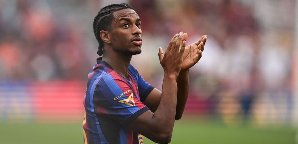Alejandro Balde envisage de quitter le FC Barcelone alors que Manchester United entame des discussions
