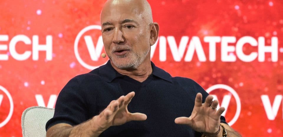 Les supporters de Liverpool réclament des éclaircissements sur l'investissement proposé par Jeff Bezos