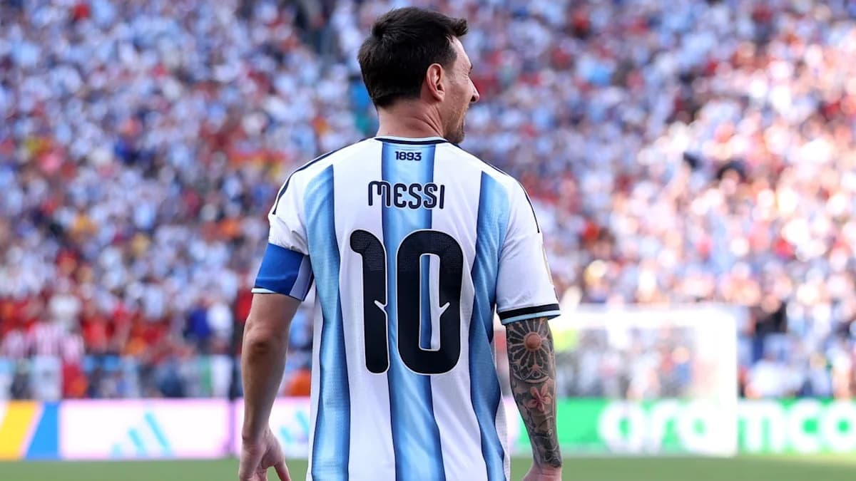 Lionel Messi quitte le football international avec élégance, contrairement à Cristiano Ronaldo