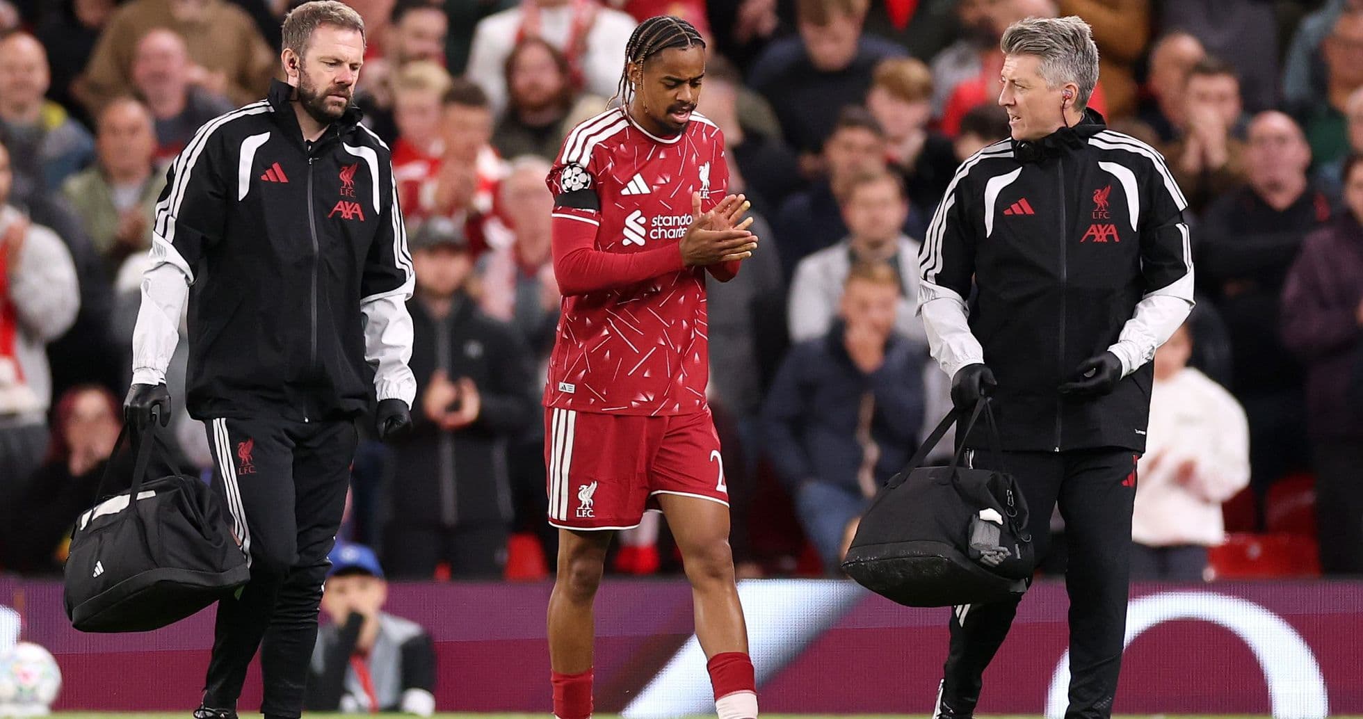 Bradley Barcola blessé lors de ses débuts à Anfield : le point sur son état avec Andoni Iraola