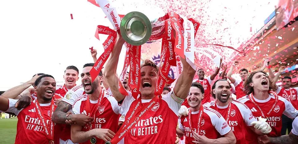 Guide complet pour parier sur la Premier League anglaise : types de paris, promos des bookmakers, termes clés