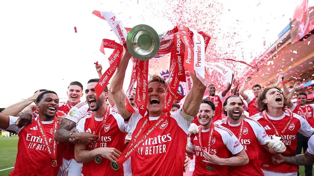 Guide complet pour parier sur la Premier League anglaise : types de paris, promos des bookmakers, termes clés