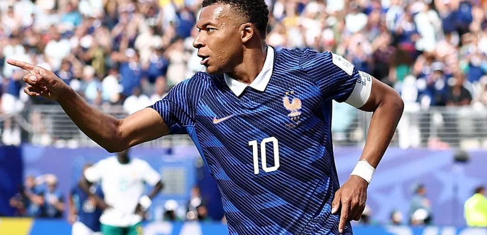 Kylian Mbappé dépasse le record de Ronaldo en Coupe du Monde après un doublé face à la Suède