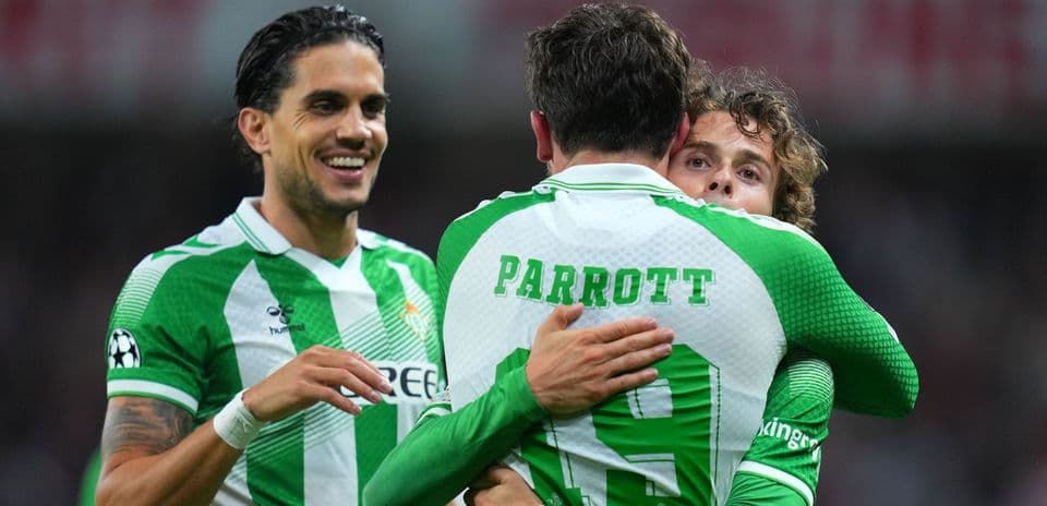 Troy Parrott offre la victoire à Real Betis face à Lille malgré l'expulsion d'Ethan Mbappe en Ligue des Champions