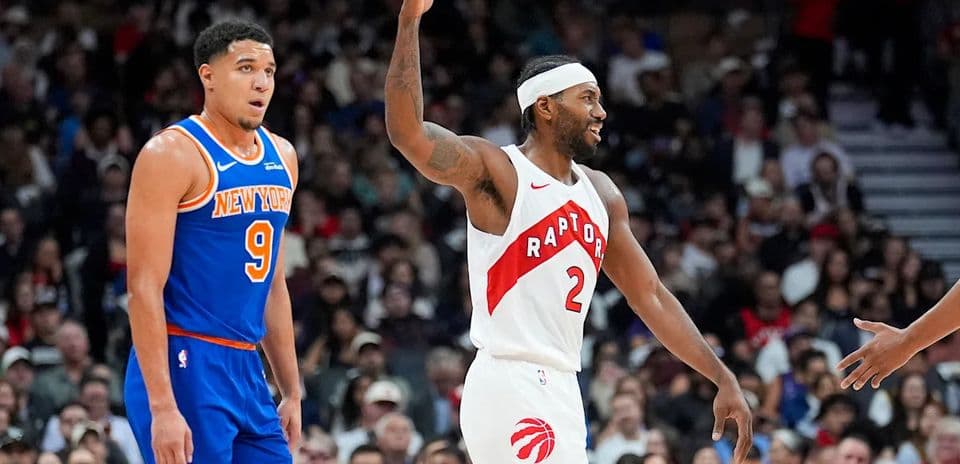 Kawhi Leonard marque 21 points en première mi-temps lors de ses débuts en présaison avec les Raptors après son transfert et le scandale avec les Clippers