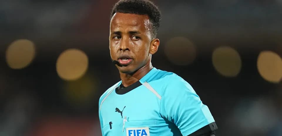 Omar Artan, arbitre du Super Coupe de l'UEFA 2026 après exclusion controversée de la Coupe du Monde