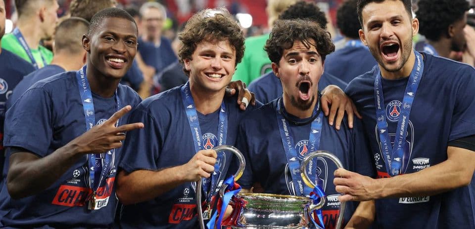 Quels trophées sont considérés comme majeurs en football ?