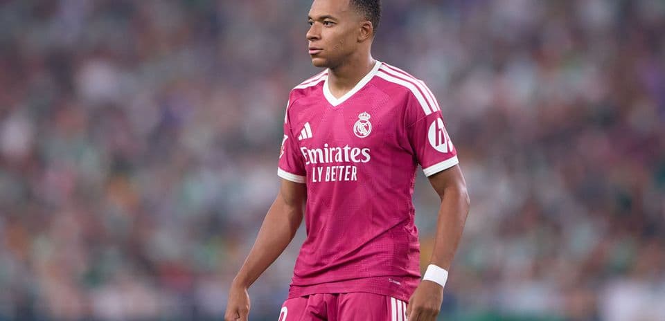 Christophe Dugarry critique vivement Kylian Mbappé pour son obsession du Ballon d'Or