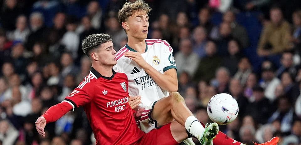Dean Huijsen analyse la solidité défensive du Real Madrid après la victoire face à Séville