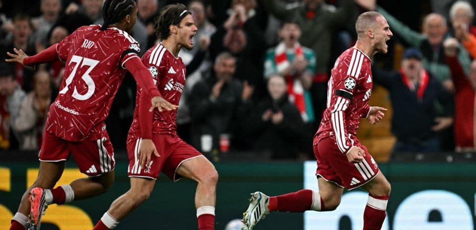 Iraola fête la victoire de Liverpool contre l'Atlético Madrid en Ligue des Champions