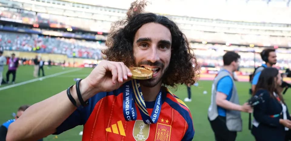 Marc Cucurella honore sa promesse avec un tatouage de Luis de la Fuente après la victoire en Coupe du Monde