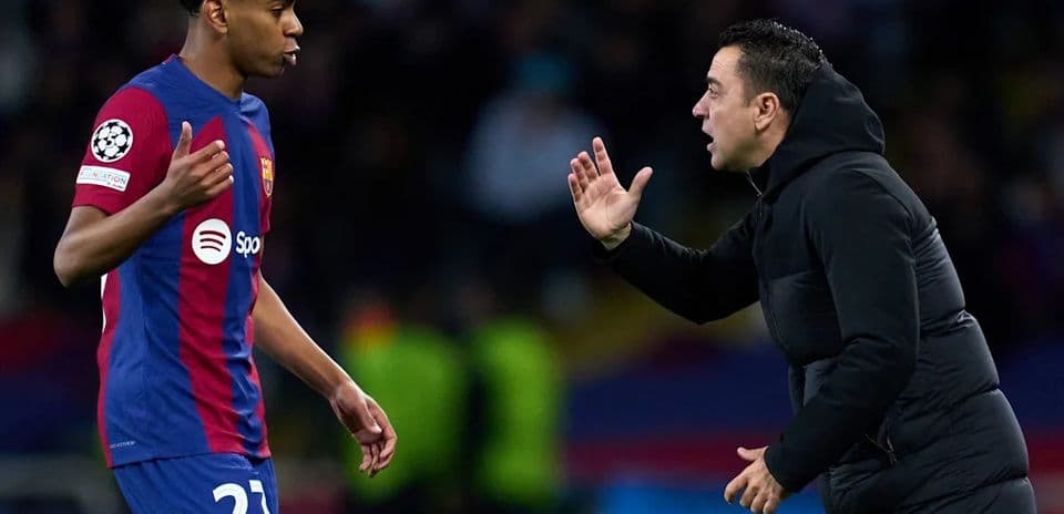 Xavi évoque Figo, Messi, Ronaldinho, Neymar, Iniesta, Busquets, Suarez, Yamal et son passage d’entraîneur à Barcelone
