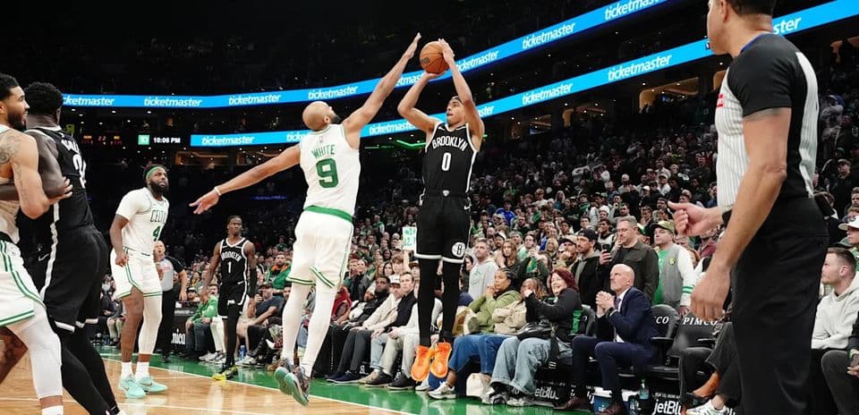 Les Nets laissent filer leur première victoire face aux Celtics en prolongation, défaite 125-124