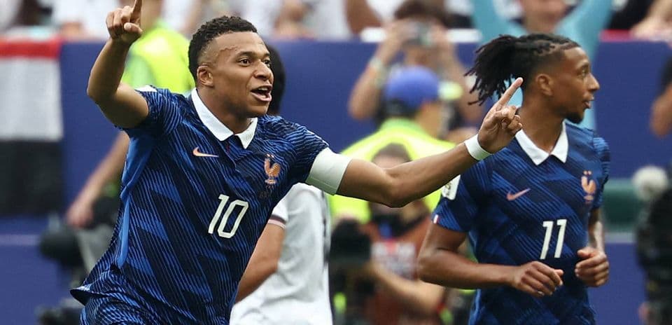 Évaluation des joueurs français face à l'Irak : Mbappé intouchable malgré l'orage