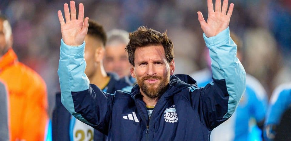 Lionel Messi honoré par River Plate lors de sa dernière apparition internationale au Monumental