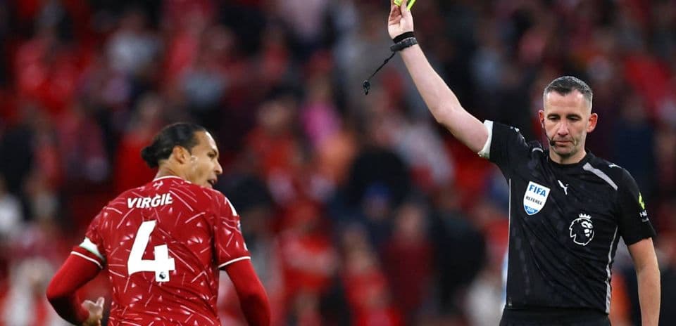 Pourquoi Chris Kavanagh Peut Arbitrer les Matchs de Manchester City