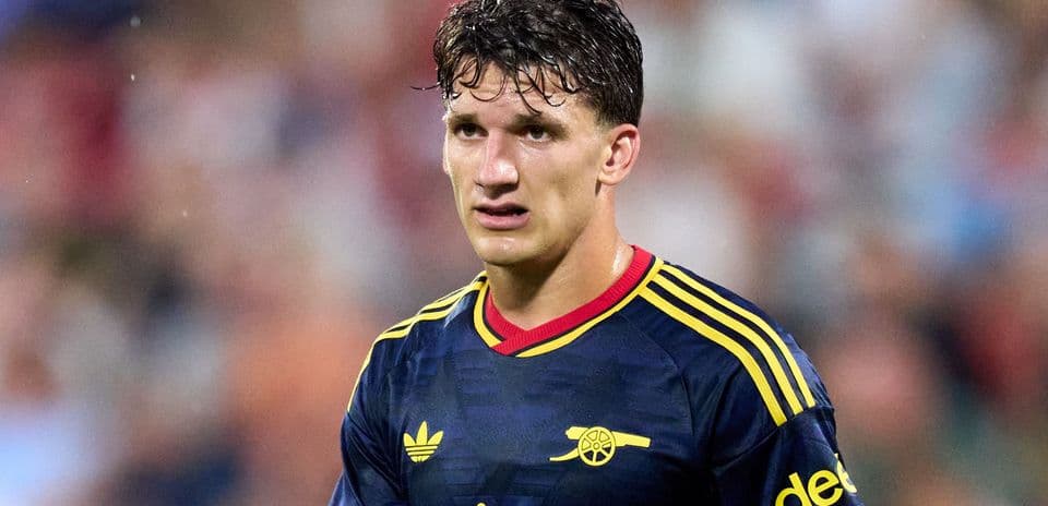 Christos Tzolis prêt à relever le défi alors qu'Arsenal vise Vinicius Jr