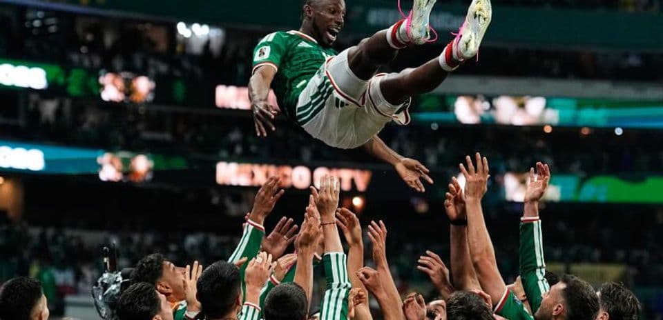 Le Mexique met fin à sa disette en phases finales de la Coupe du Monde en battant l'Équateur