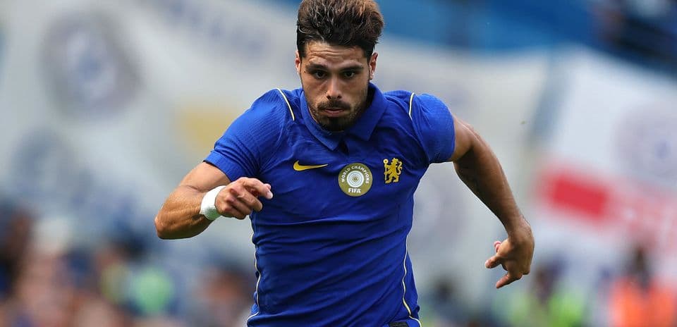 Chelsea fixe un prix record pour Pedro Neto alors qu'Al-Hilal conclut un accord personnel, compliquant les plans de Man City et Arsenal
