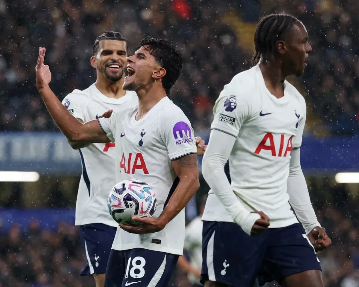 Joueurs de Tottenham célébrant un but Joueurs de Tottenham célébrant un but