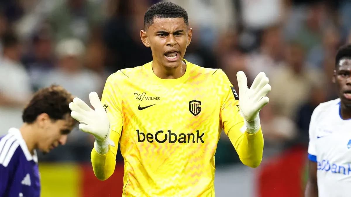 Gardien de but en action lors d'un match Gardien de but en action lors d'un match