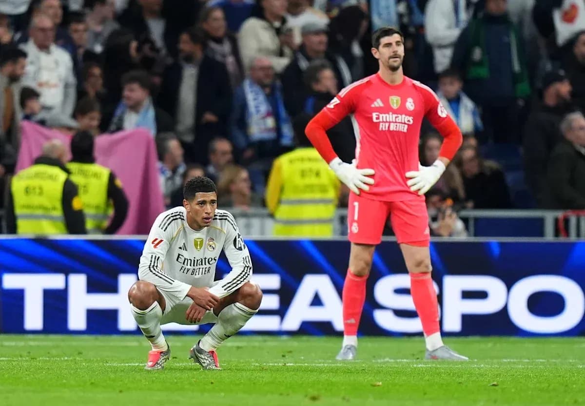 Joueurs du Real Madrid sur le terrain après un match Joueurs du Real Madrid sur le terrain après un match