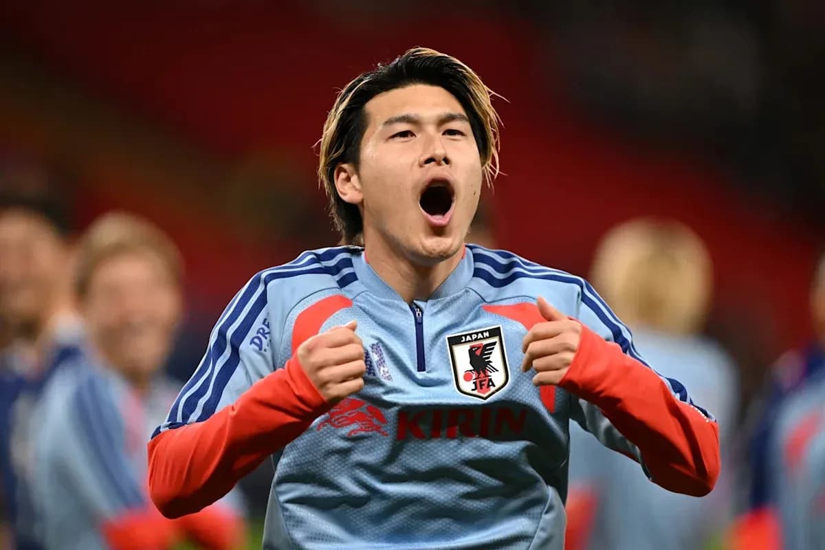 Joueur japonais exprimant son enthousiasme avant le match Joueur japonais exprimant son enthousiasme avant le match