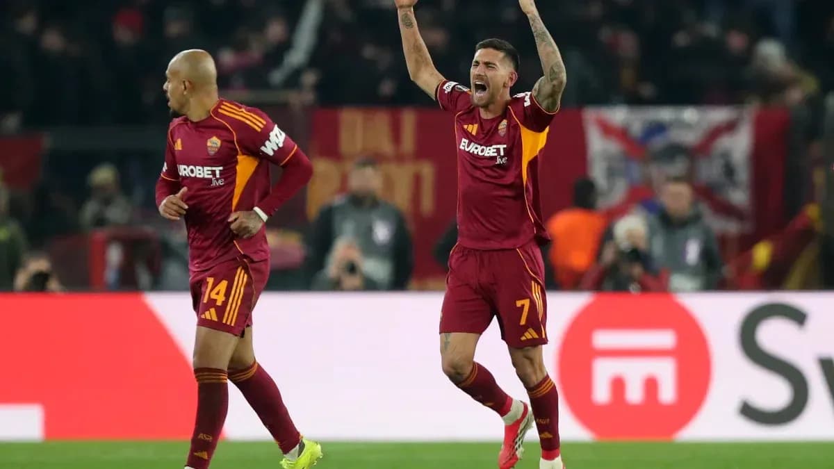 Joueurs de l'AS Roma célébrant un but marqué Joueurs de l'AS Roma célébrant un but marqué