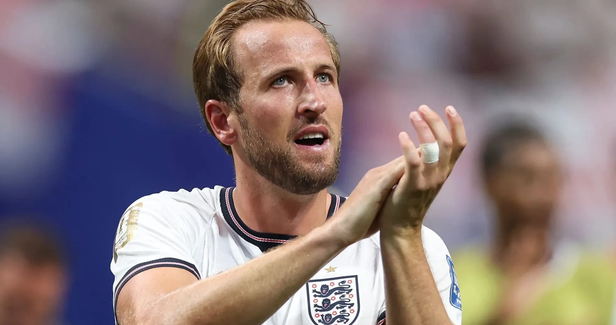 Joueur anglais applaudissant après un match Joueur anglais applaudissant après un match