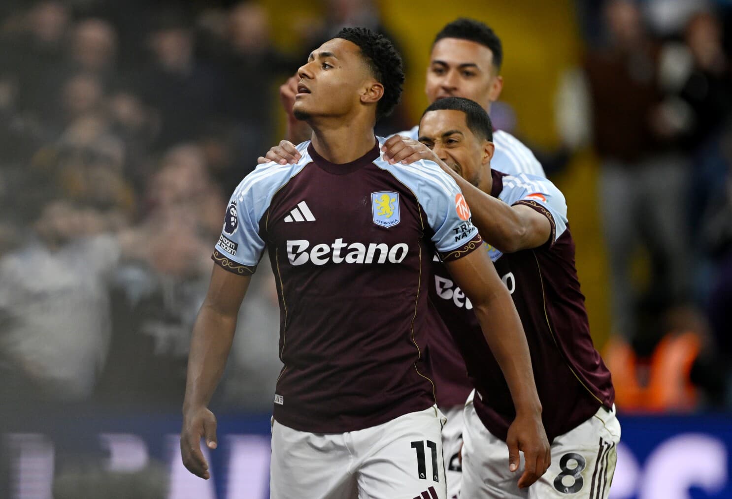Joueur d'Aston Villa célébrant un but Joueur d'Aston Villa célébrant un but