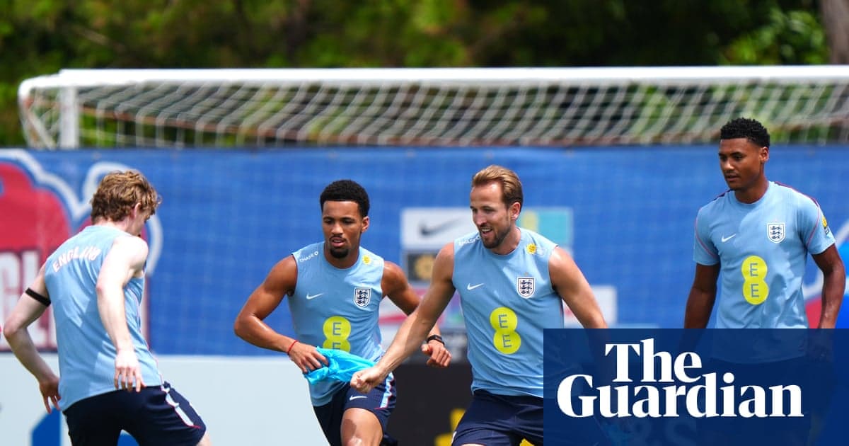 Joueurs de l'Angleterre s'entraînant sur le terrain Joueurs de l'Angleterre s'entraînant sur le terrain