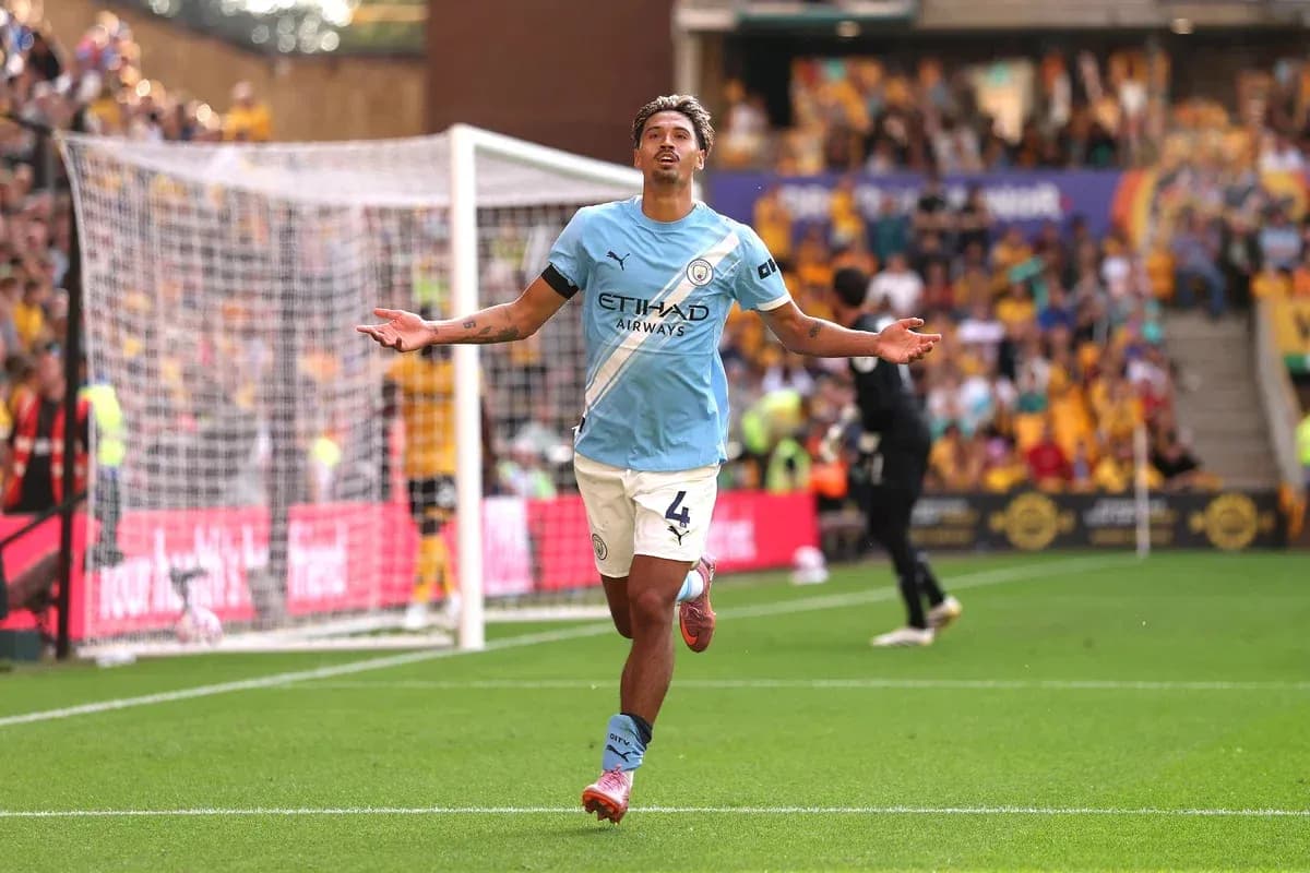 Joueur de Manchester City célébrant un but Joueur de Manchester City célébrant un but