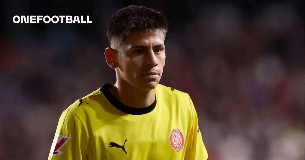 Gardien de but de Girona FC sur le terrain Gardien de but de Girona FC sur le terrain