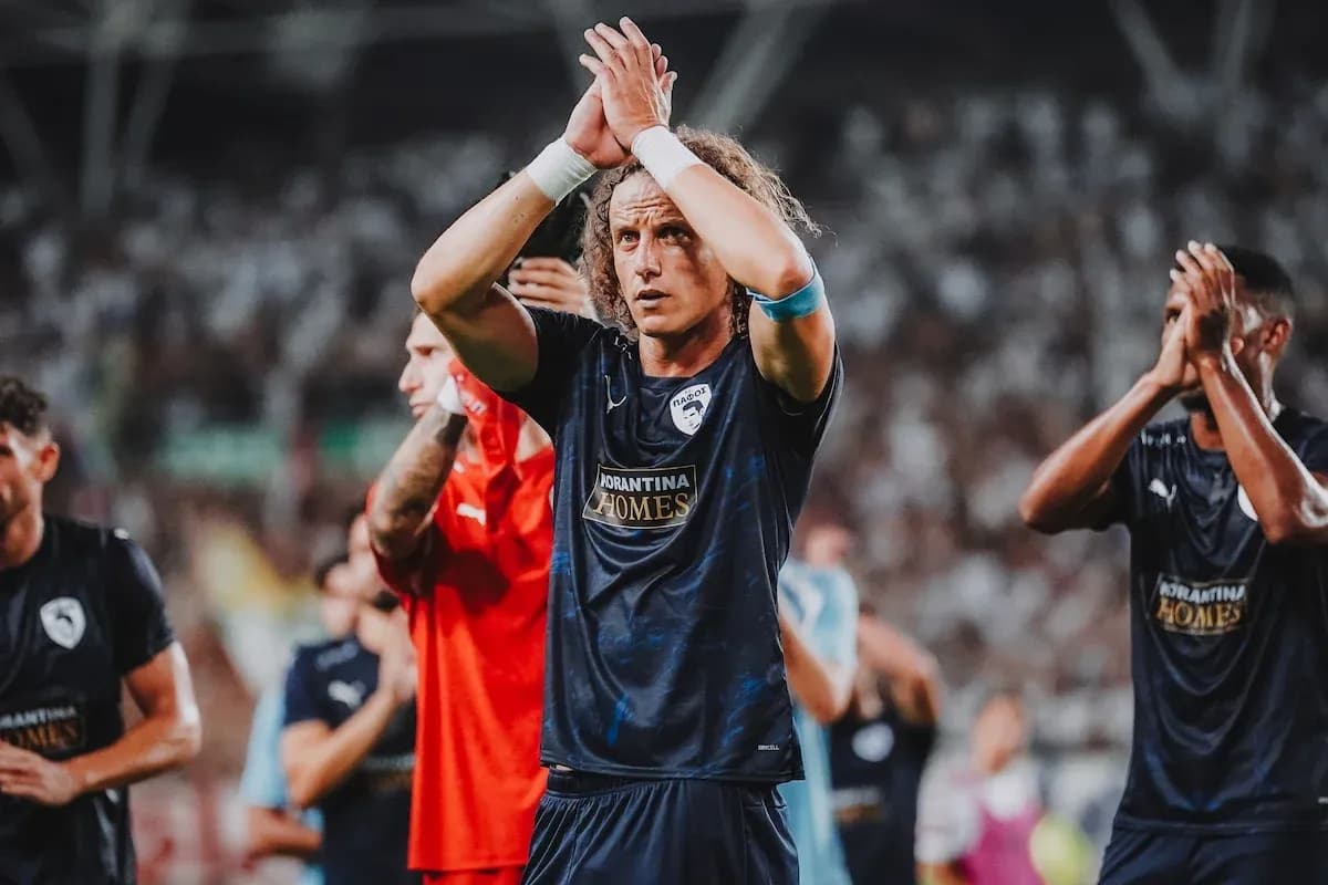 Joueur de Pafos applaudissant après le match Joueur de Pafos applaudissant après le match