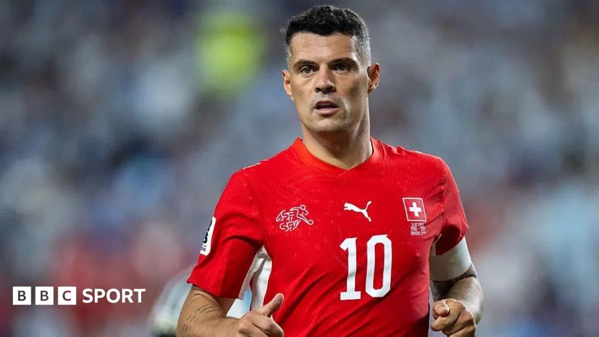 Joueur suisse portant le maillot rouge numéro 10 Joueur suisse portant le maillot rouge numéro 10