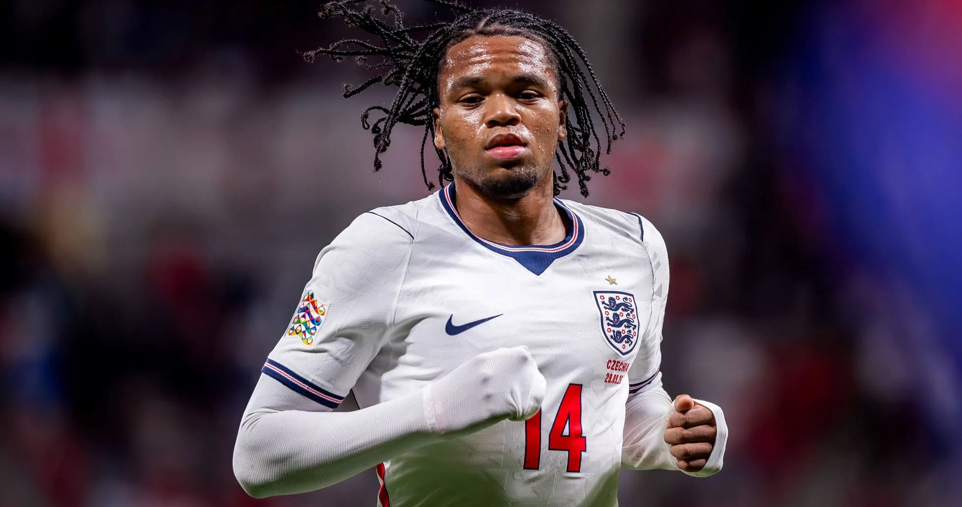 Joueur d'Angleterre en action sur le terrain Joueur d'Angleterre en action sur le terrain
