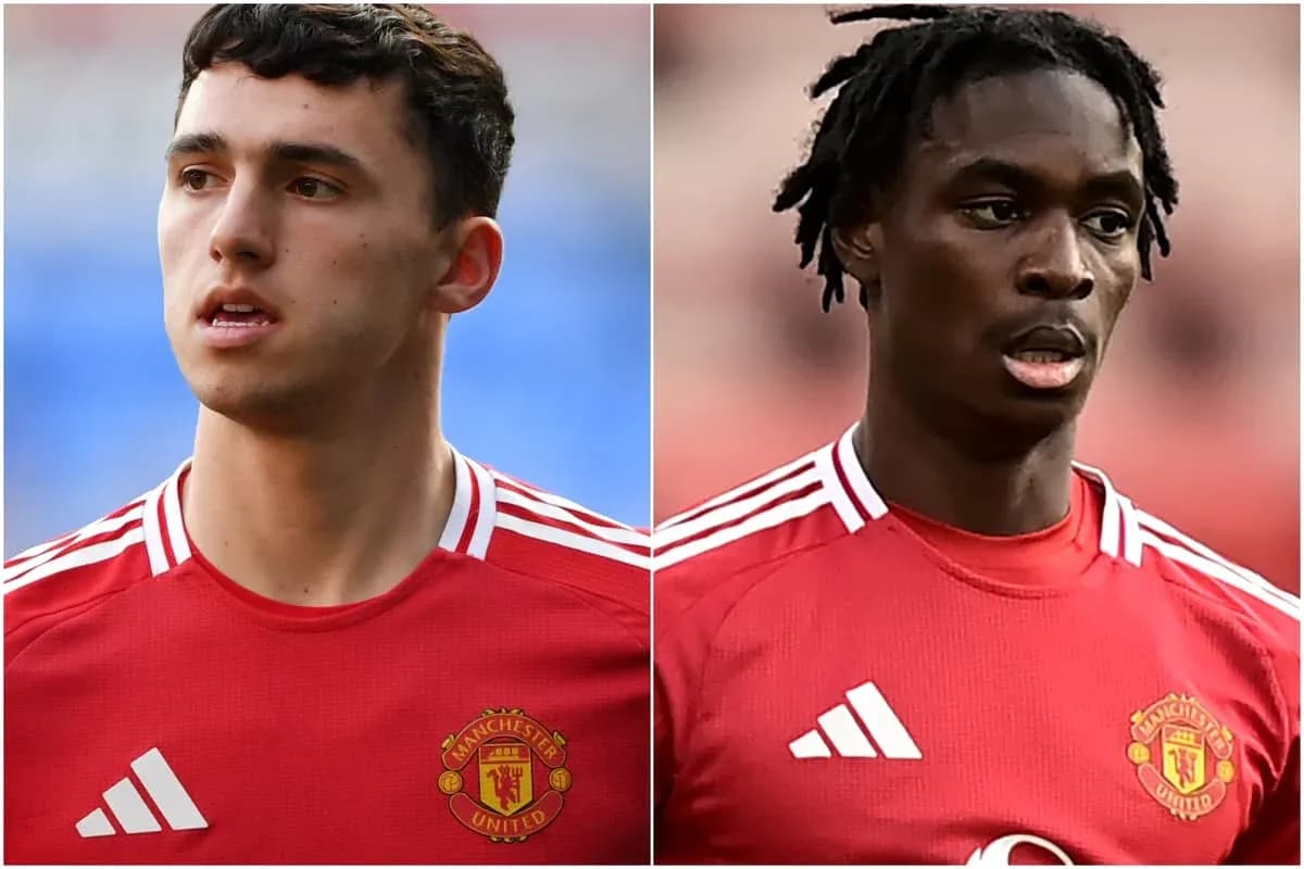 Deux joueurs de Manchester United en tenue rouge Deux joueurs de Manchester United en tenue rouge